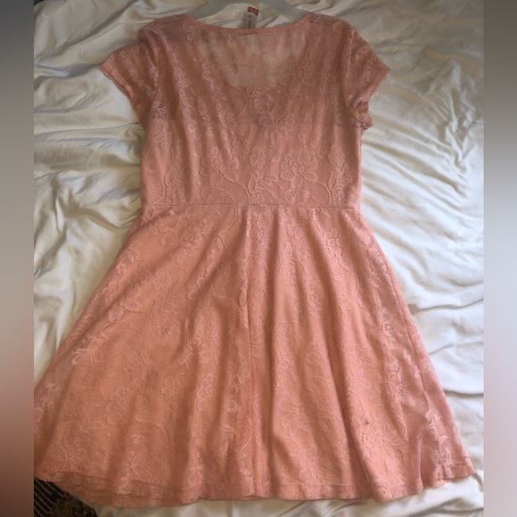 Pink baby doll lace dress with heart shape neckline - Picture 4 of 5